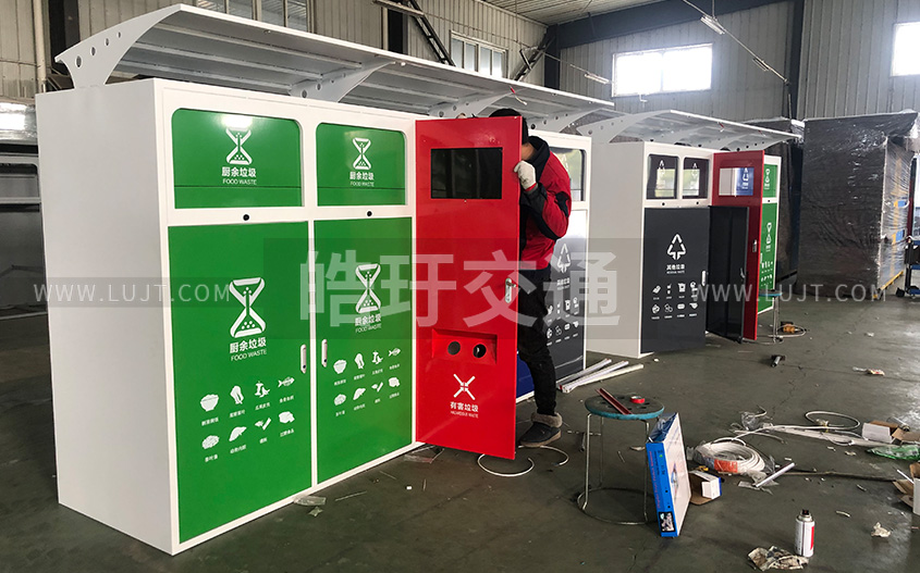 智能垃圾箱北京發(fā)貨案例，功能感應(yīng)開(kāi)門(mén)，除臭功能，溢滿報(bào)警，廣告投放